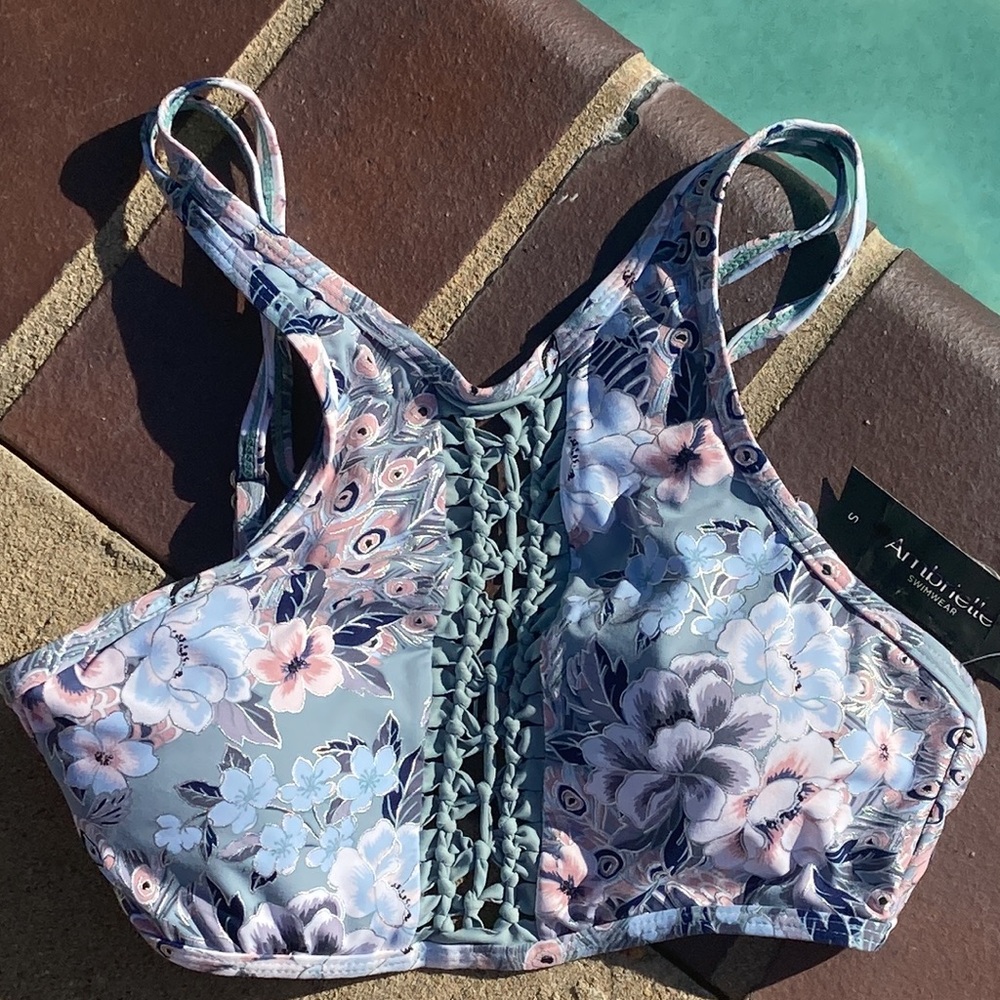 Ambrielle Swim Top    Size S